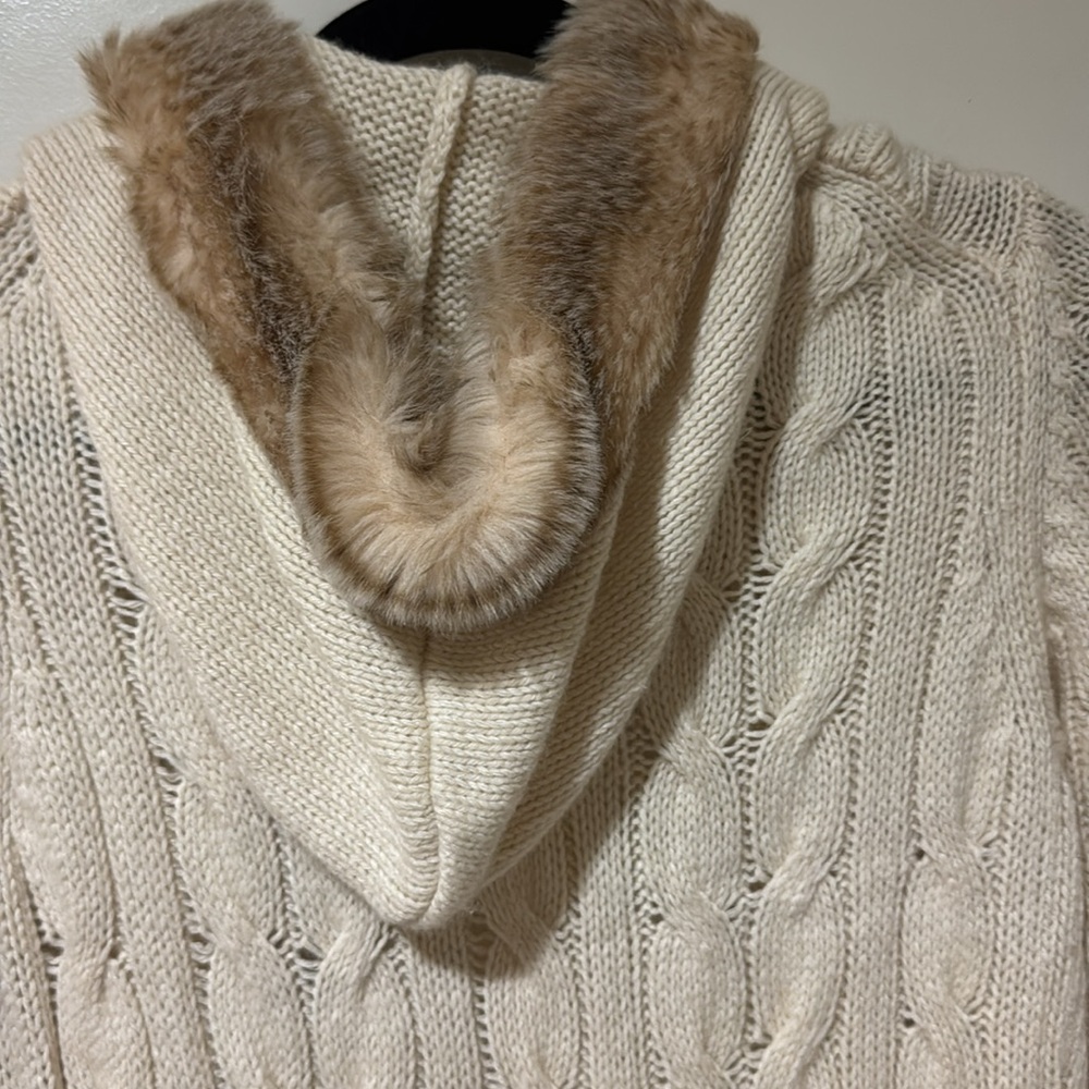 Banana Republic Cream Cable Knit Cardigan with Faux Fur Collar hoodie. - Picture 6 of 8